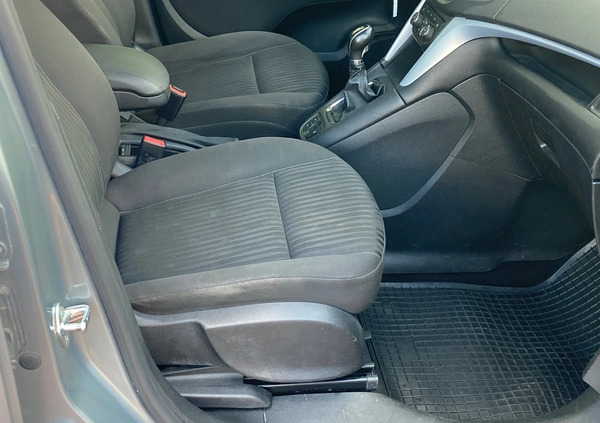 Opel Zafira cena 24900 przebieg: 200000, rok produkcji 2012 z Dąbrowa Tarnowska małe 154